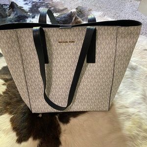 Great Michael Kors Summer Purse